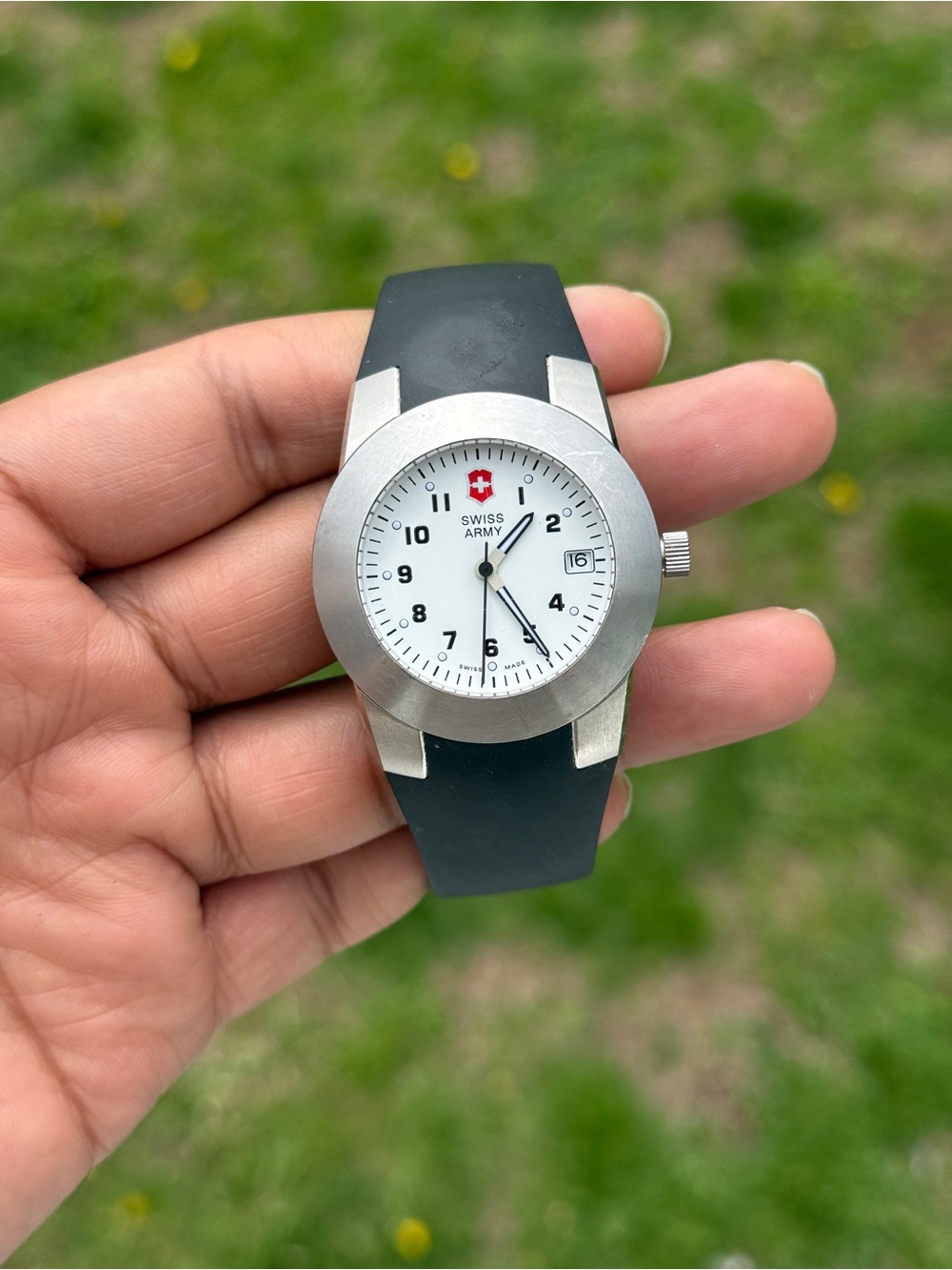 Victorinox Swiss Army Watch 100M Men's 40mm Silver black rubber strap - Picture 5 of 8